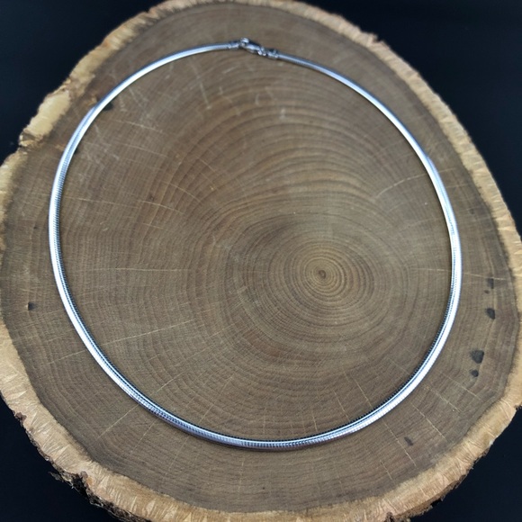 10k Gold Italy 3mm Omega chain Necklace - Picture 4 of 17